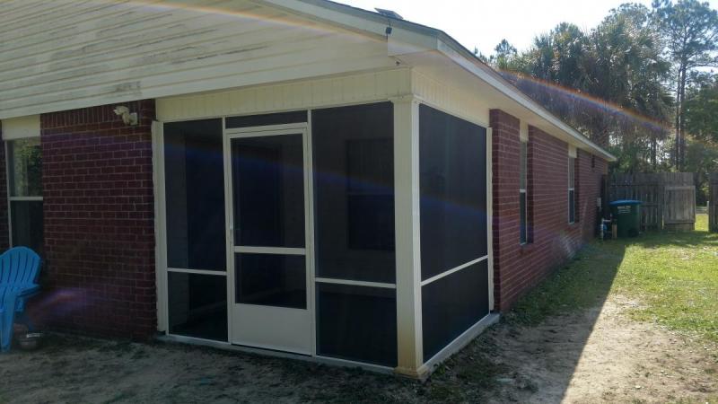 Screened in porch in Navarre